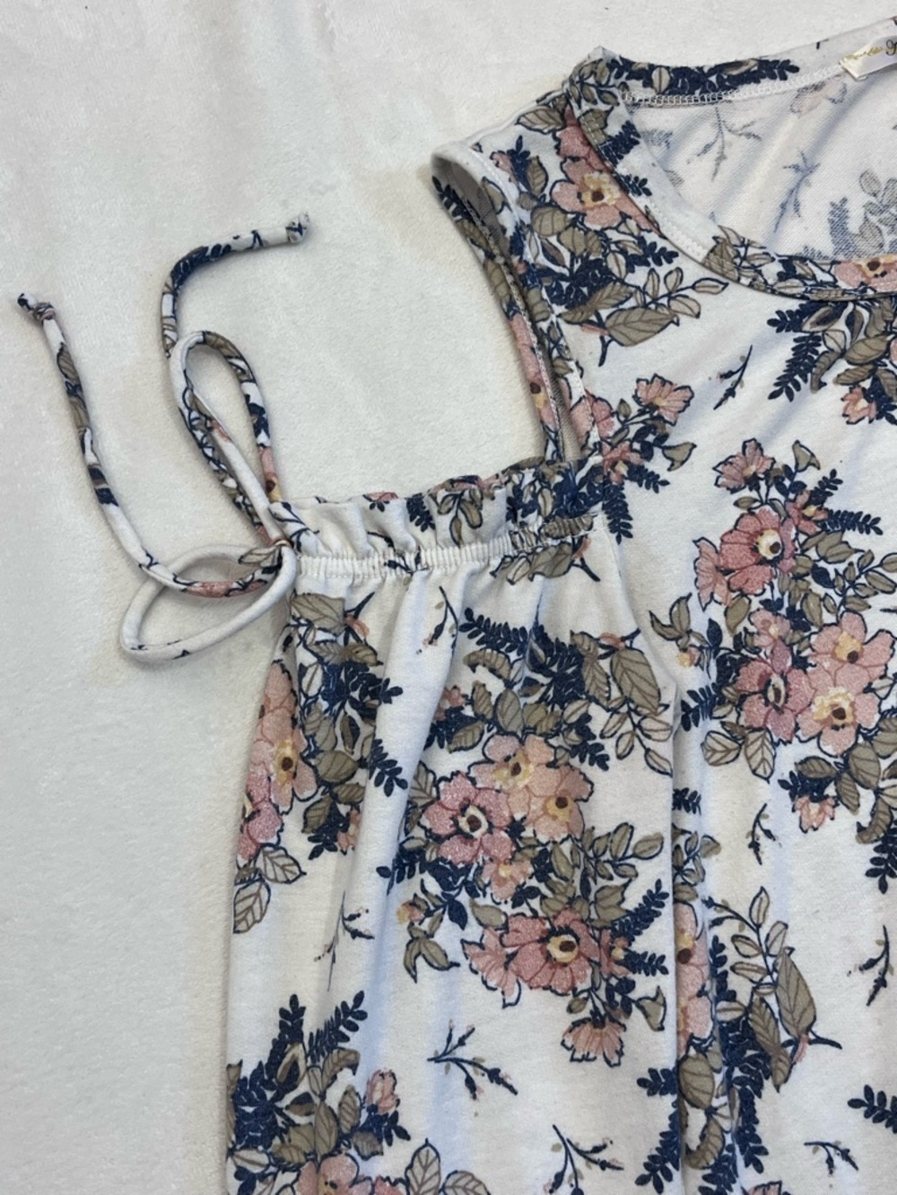 ANDRÉE BY UNIT Women’s White Floral Print Cold Shoulder Blush Pink Blouse Top - Picture 4 of 16